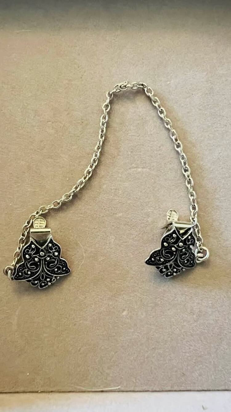 Vintage Style Chandelier Sweater Clip